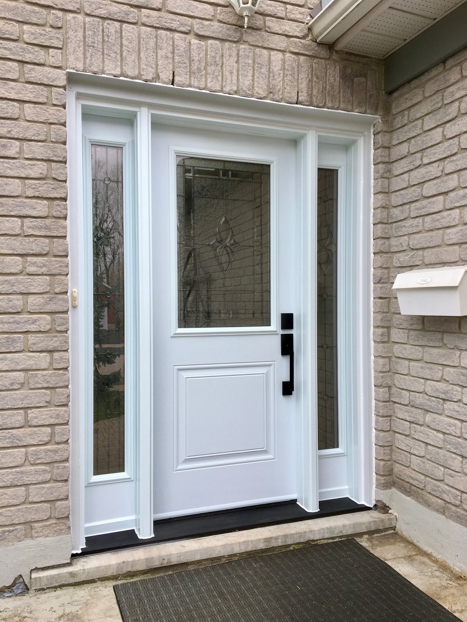 Entry door installation — Waterloo
